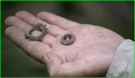Rhodolite garnet: Gemstones like one on The Curse of Oak Island were once worn by pharaohs
